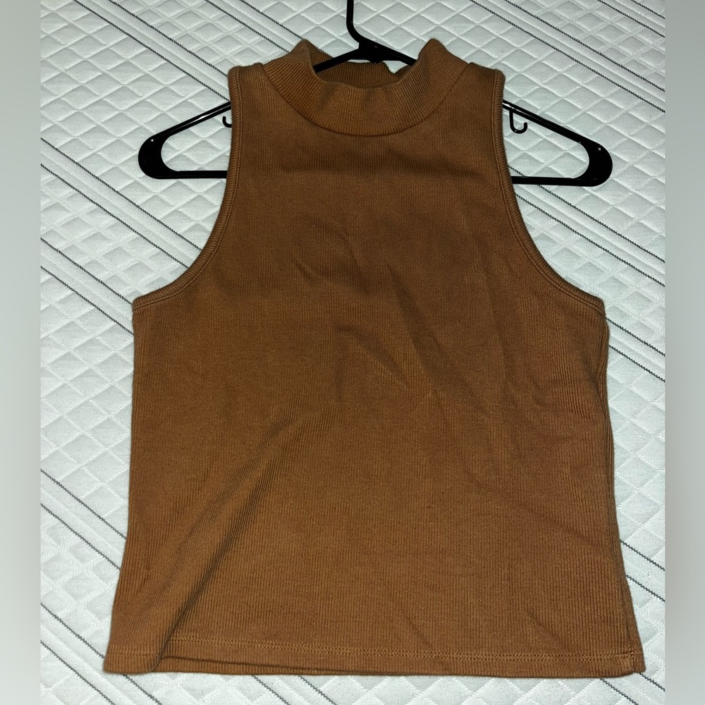Sleeveless sweater turtleneck